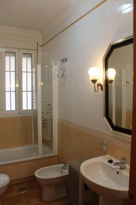 Casa 4 Dormitorios En 아야몬테 외부 사진